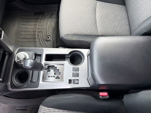 Used 2020 Toyota 4Runner SR5 AWD/4WD image 30