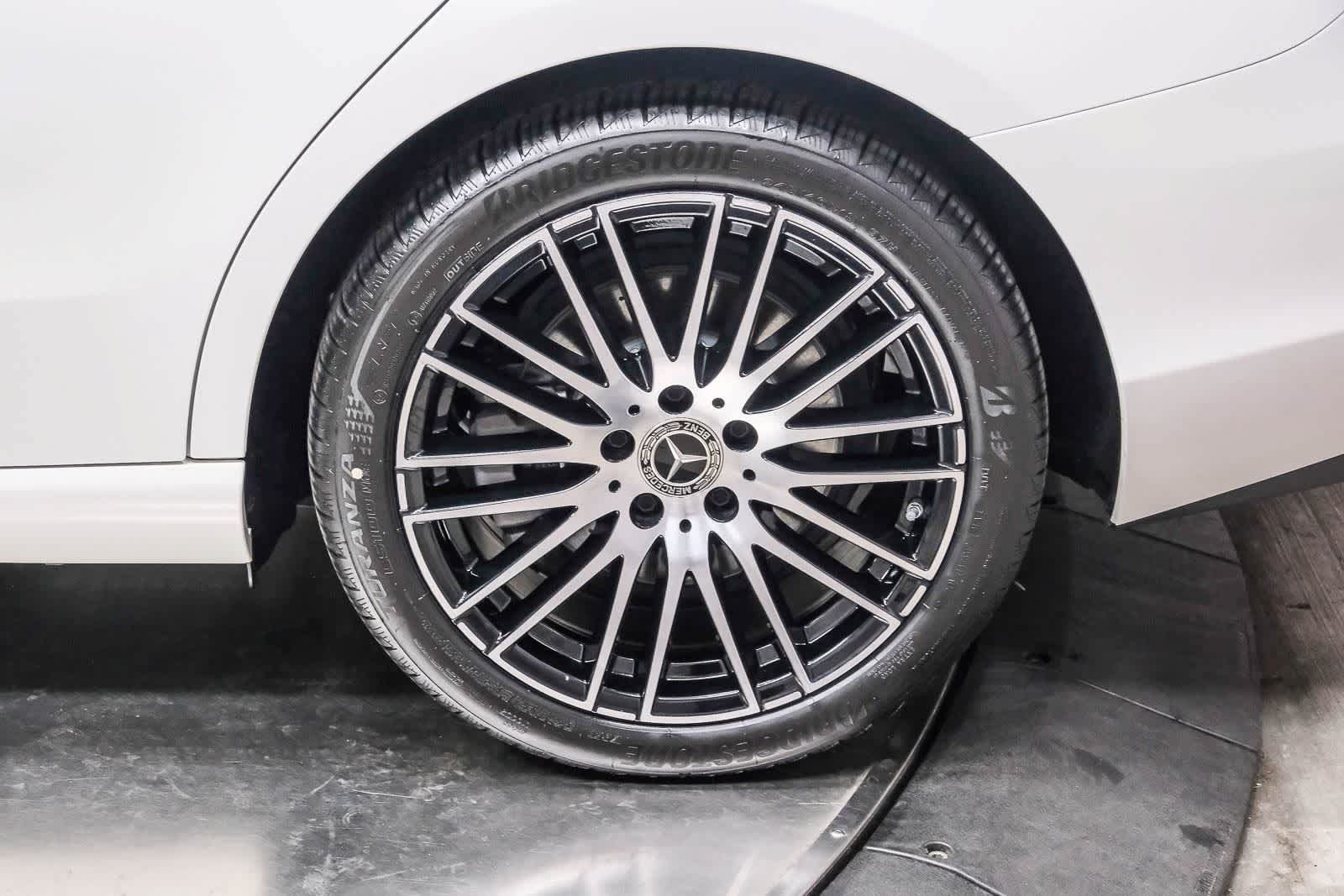 Used 2025 Mercedes-Benz C 300 4MATIC Sedan image 9