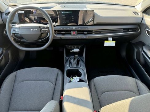 Used 2025 Kia K4 LX image 11