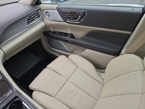 Used 2018 Lincoln Continental Reserve AWD/4WD image 14