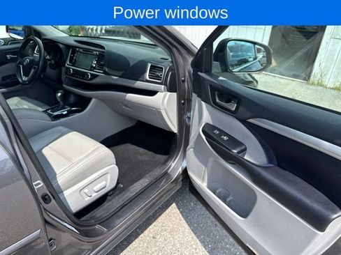 Used 2019 Toyota Highlander XLE AWD/4WD image 24