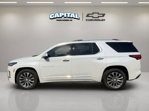 Used 2023 Chevrolet Traverse Premier image 2
