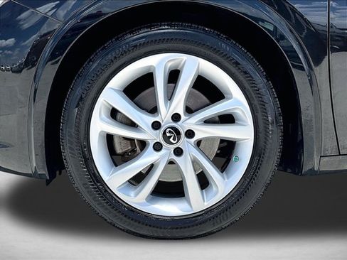 Used 2019 INFINITI QX30 FWD image 10