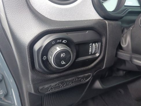 Used 2025 Jeep Gladiator Sport image 29