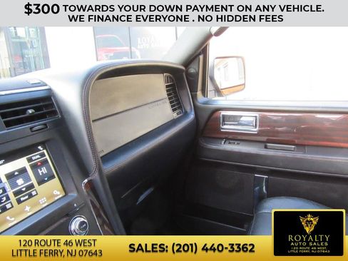 Used 2016 Lincoln Navigator Reserve image 22