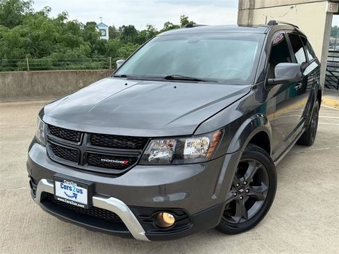 Used 2019 Dodge Journey Crossroad w/ Nav & Sun Group FWD image 2