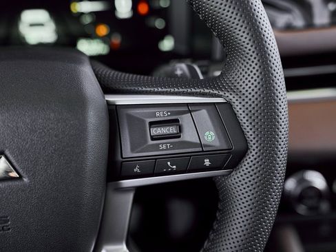New 2026 Mitsubishi Outlander SEL FWD image 43