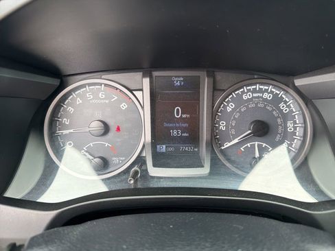 Used 2017 Toyota Tacoma TRD Sport w/ Tow Package (A/T) AWD/4WD image 13