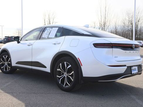 Used 2023 Toyota Crown XLE image 4