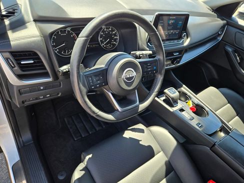 Used 2024 Nissan Rogue SV w/ SV Premium Package FWD image 18