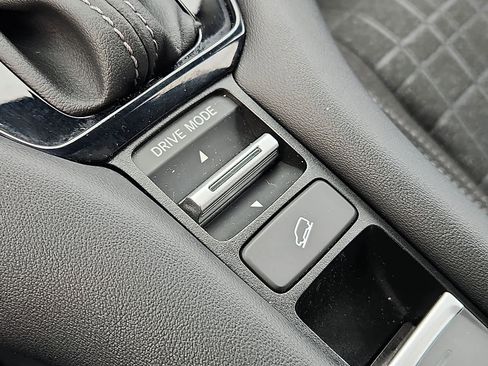 Certified 2023 Honda HR-V LX image 26