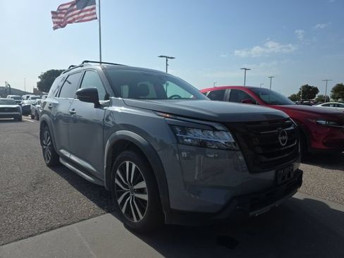 Used 2023 Nissan Pathfinder Platinum w/ Lighting Package (N93) FWD image 1
