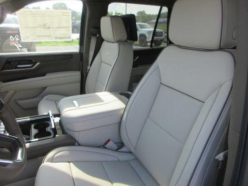 New 2026 GMC Yukon Denali w/ Denali Reserve Package AWD/4WD image 11