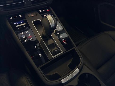 New 2026 Porsche Macan Turbo AWD/4WD image 38