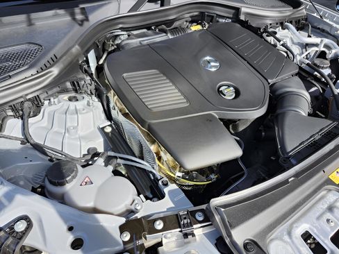 Certified 2025 Mercedes-Benz GLC 300 4MATIC image 27