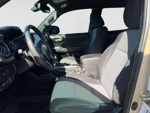 Used 2020 Toyota Tacoma TRD Sport image 10