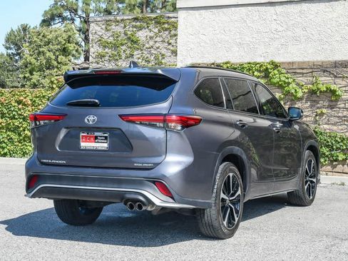 Used 2021 Toyota Highlander XSE AWD/4WD image 7