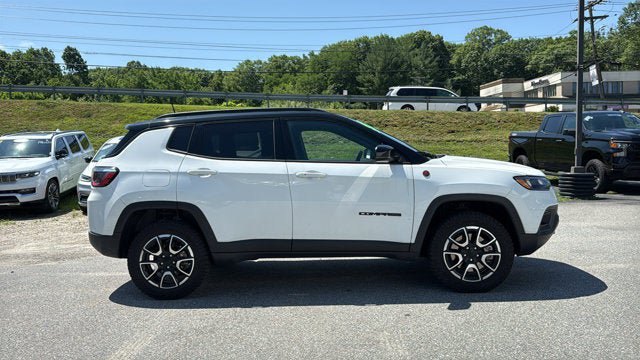 Used 2024 Jeep Compass Trailhawk AWD/4WD image 5