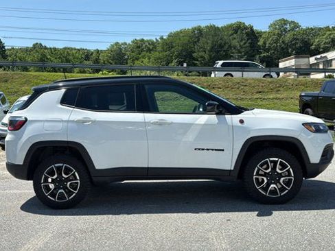 Used 2024 Jeep Compass Trailhawk AWD/4WD image 5