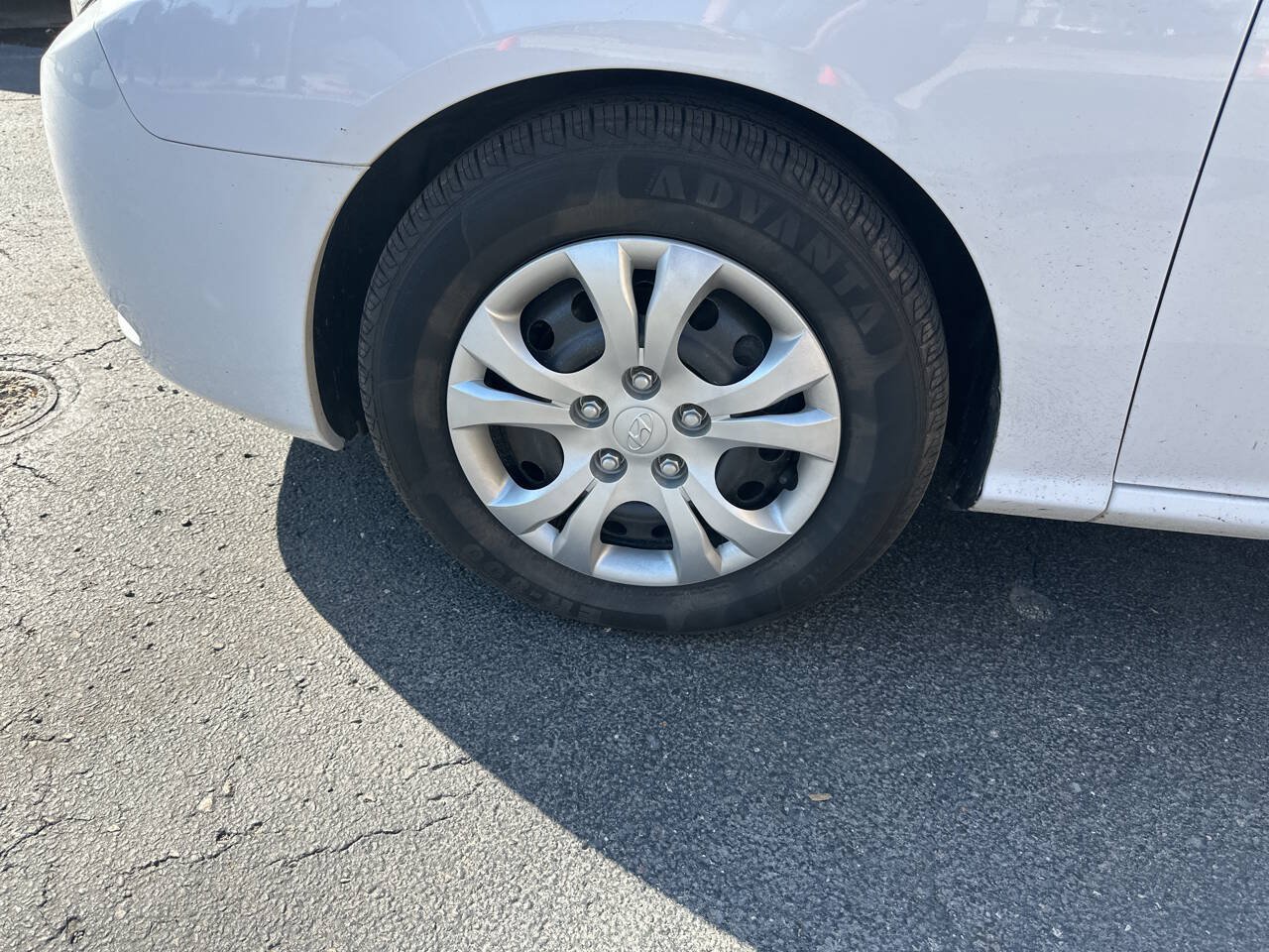 Used 2010 Hyundai Elantra GLS FWD image 3