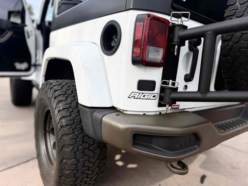 Used 2017 Jeep Wrangler Sahara image 17