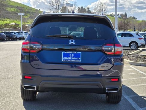 New 2025 Honda Pilot Sport image 5