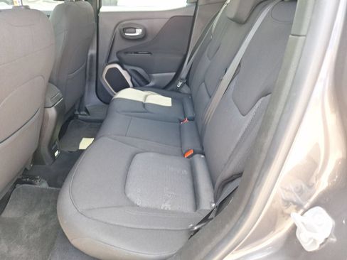 Used 2017 Jeep Renegade Latitude w/ Popular Equipment Group FWD image 29