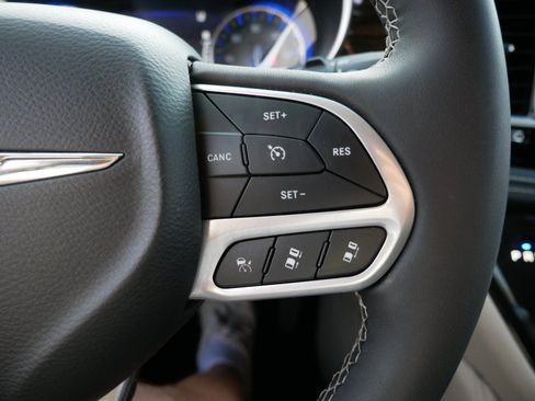Used 2022 Chrysler Pacifica Limited w/ Uconnect Theater Family Group AWD/4WD image 29
