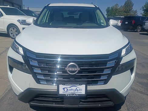Used 2025 Nissan Rogue SV AWD/4WD image 3
