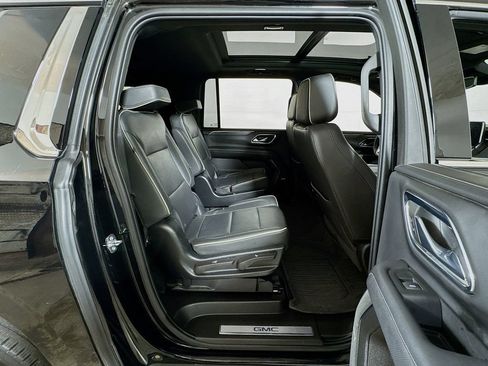 Used 2023 GMC Yukon XL SLT AWD/4WD image 28