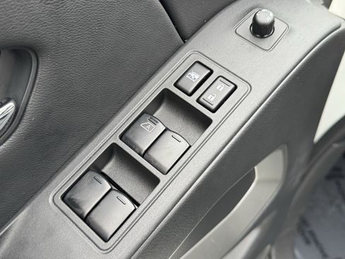 Certified 2025 Nissan Frontier SV image 24