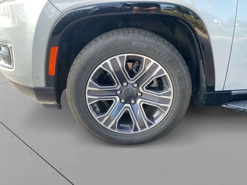 Used 2024 Jeep Wagoneer L Series II w/ Flexible Seating Group RWD image 29