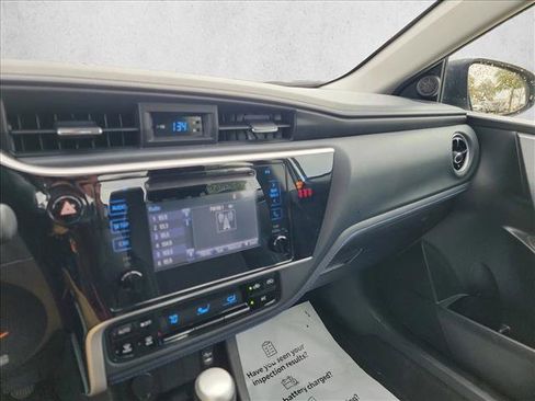 Used 2019 Toyota Corolla SE image 17