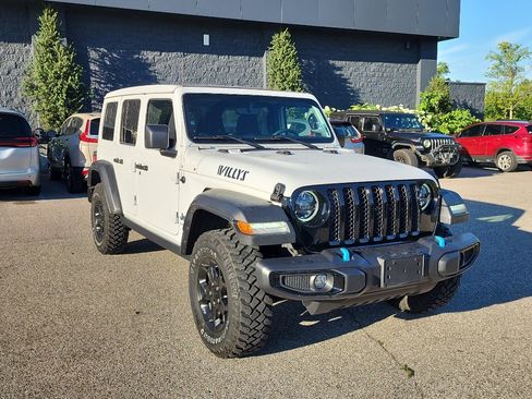 Used 2023 Jeep Wrangler Unlimited w/ Sun & Screen Package AWD/4WD image 1
