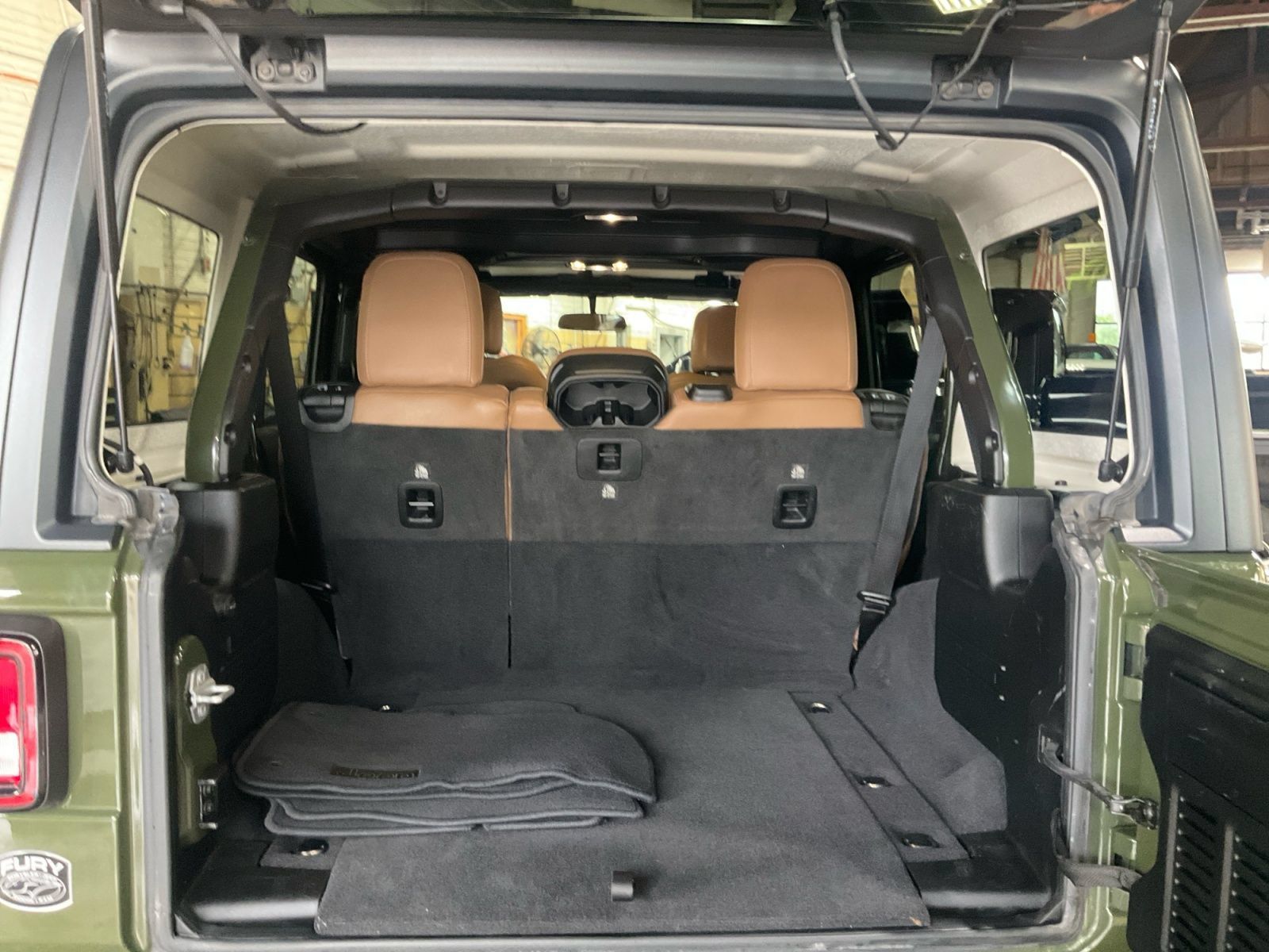 Used 2021 Jeep Wrangler Unlimited Rubicon w/ Cold Weather Group AWD/4WD image 30
