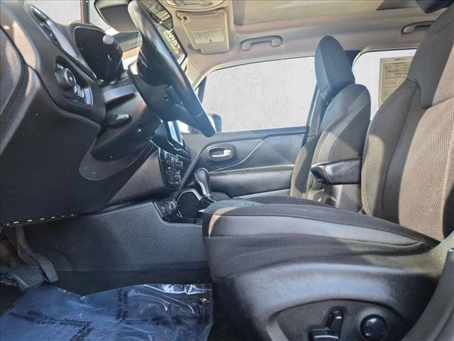 Used 2023 Jeep Renegade Latitude w/ Sun/Sound Group AWD/4WD image 21