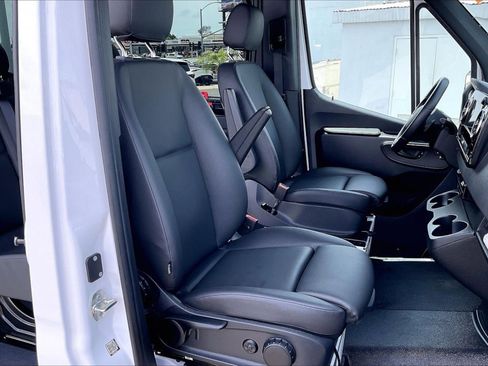 Used 2024 Mercedes-Benz Sprinter 2500 image 7