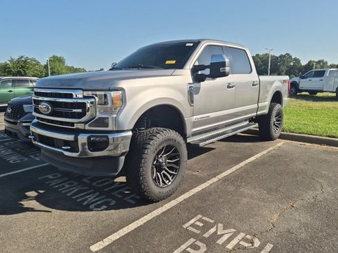 Certified 2020 Ford F250 Lariat w/ Lariat Ultimate Package AWD/4WD image 4