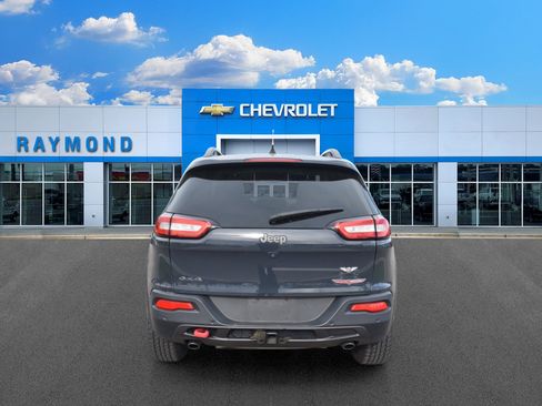 Used 2016 Jeep Cherokee Trailhawk w/ Comfort/Convenience Group AWD/4WD image 4