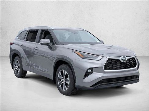 New 2026 Toyota Highlander XLE image 7