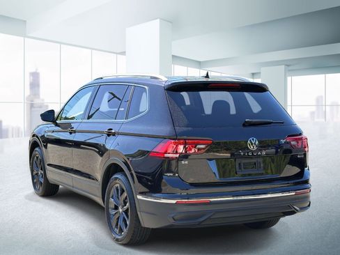 Used 2024 Volkswagen Tiguan SE w/ Panoramic Sunroof Package AWD/4WD image 3
