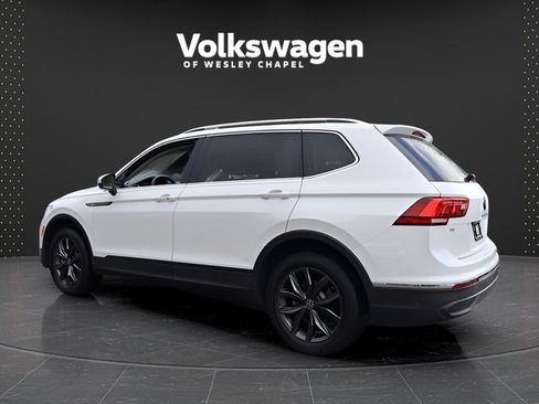 Certified 2023 Volkswagen Tiguan SE w/ Panoramic Sunroof Package FWD image 6