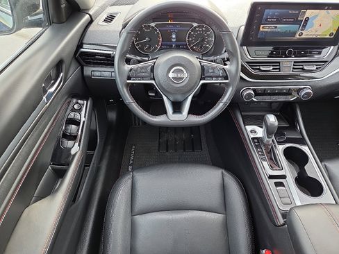 Used 2023 Nissan Altima 2.5 SR w/ SR Premium Package image 12