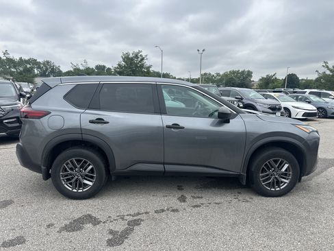 Used 2023 Nissan Rogue S AWD/4WD image 3