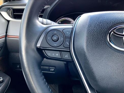 Used 2023 Toyota Venza XLE image 23