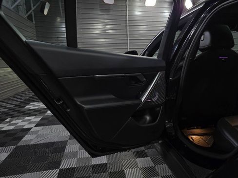 Used 2025 BMW 530i xDrive w/ Premium Package image 34