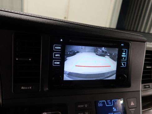 Used 2017 Toyota Sienna XLE w/ XLE Navigation Package FWD image 25