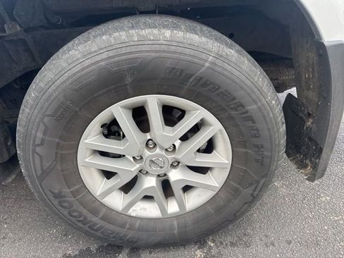 Used 2021 Nissan Frontier SV image 4