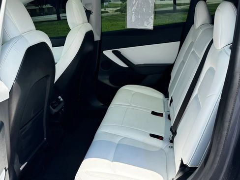Used 2021 Tesla Model Y Long Range AWD/4WD image 9