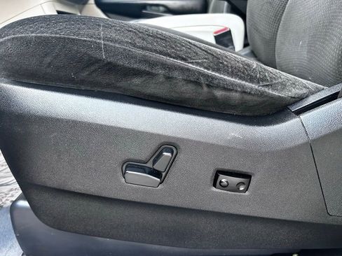 Used 2014 Dodge Grand Caravan SXT FWD image 14